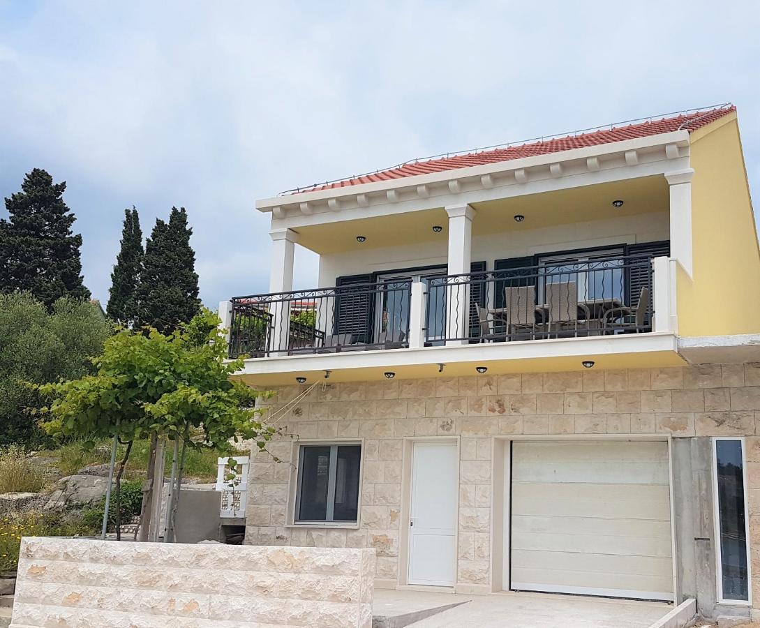 Aria Apartment Sumartin Exterior photo